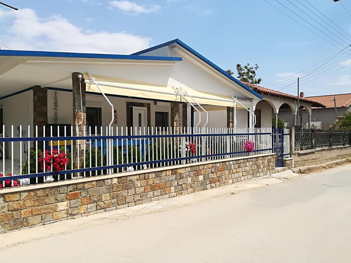 Villa Blue House Nea Kallikrateia Esterno foto
